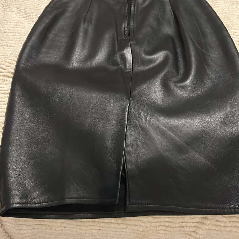 Ladies Lambskin Leather skirt - Picture 4 of 7